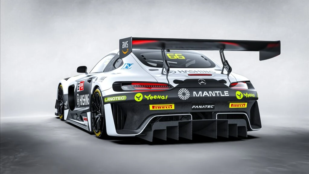 back view of the Mercedes-AMG GT3 with Lanotec logo